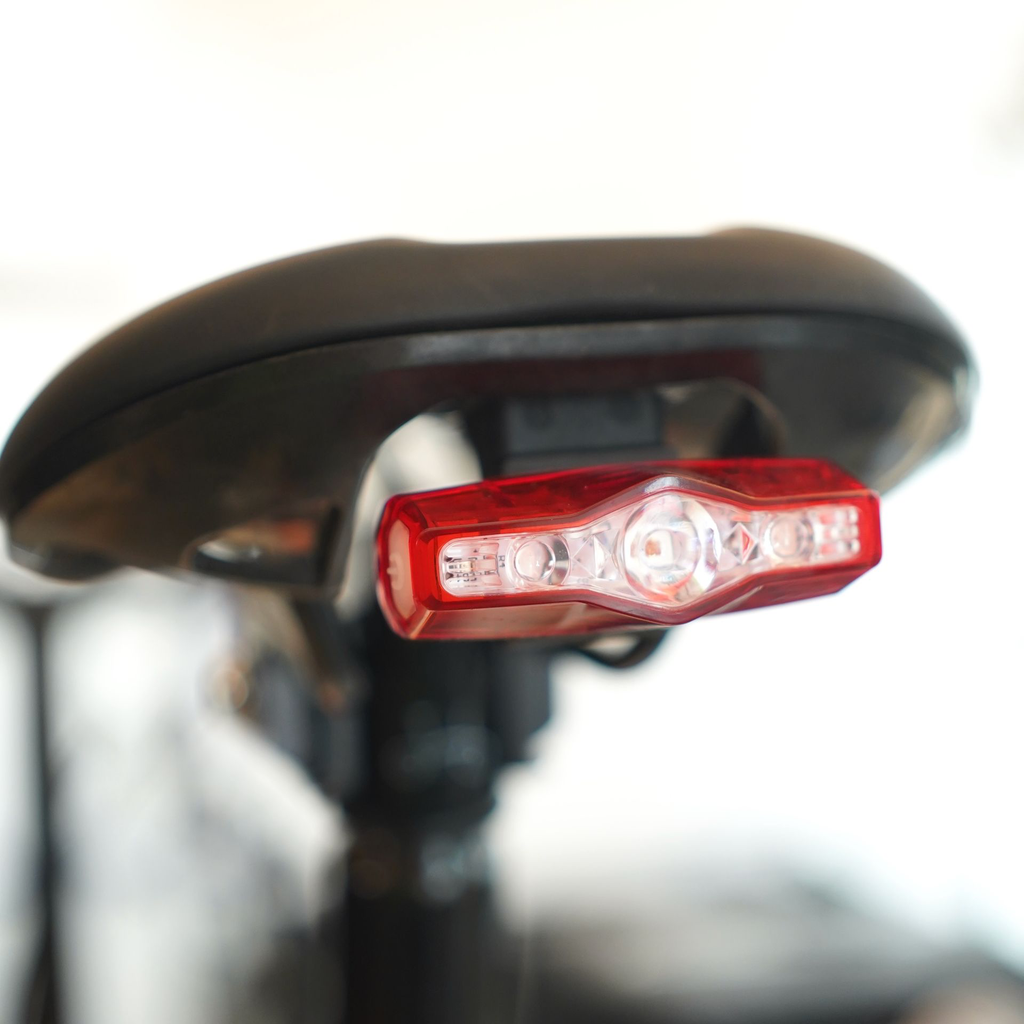 Brompton Cateye VIZ 150 mounted on Brompton saddle.webp
