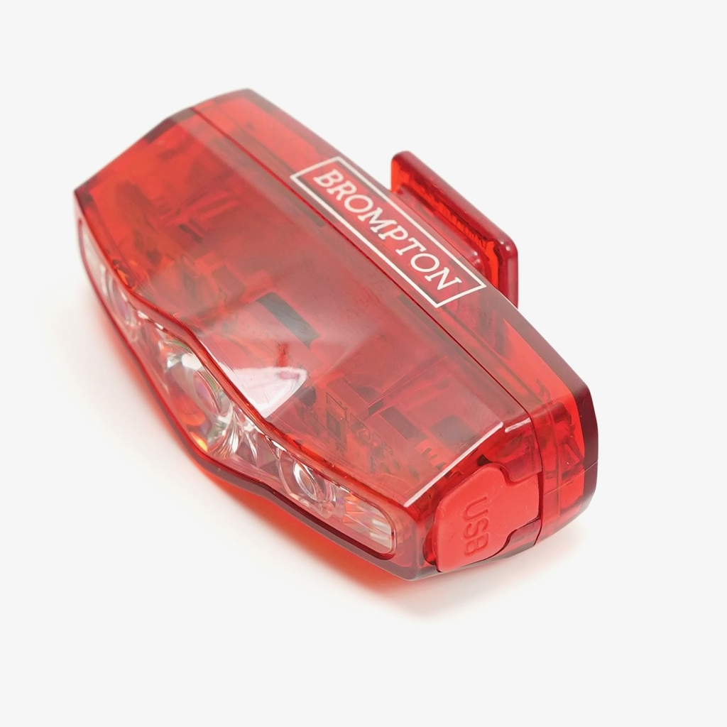 Brompton Cateye VIZ 150 light showing charging port cover.webp